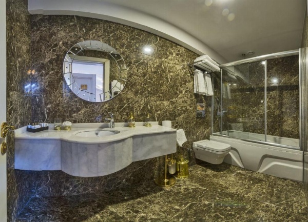 Glorious Hotel image 11